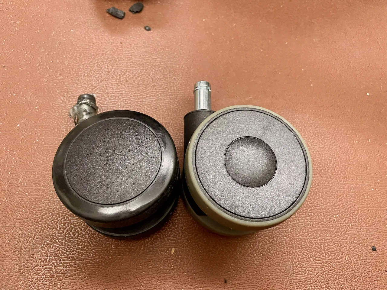 純正品（左）と汎用品（右）の比較