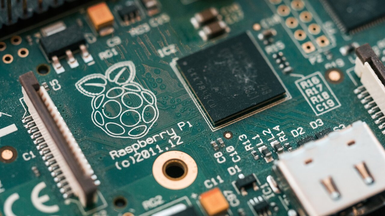 Raspberry PiのWiFiと有線LANに静的IPを振る
