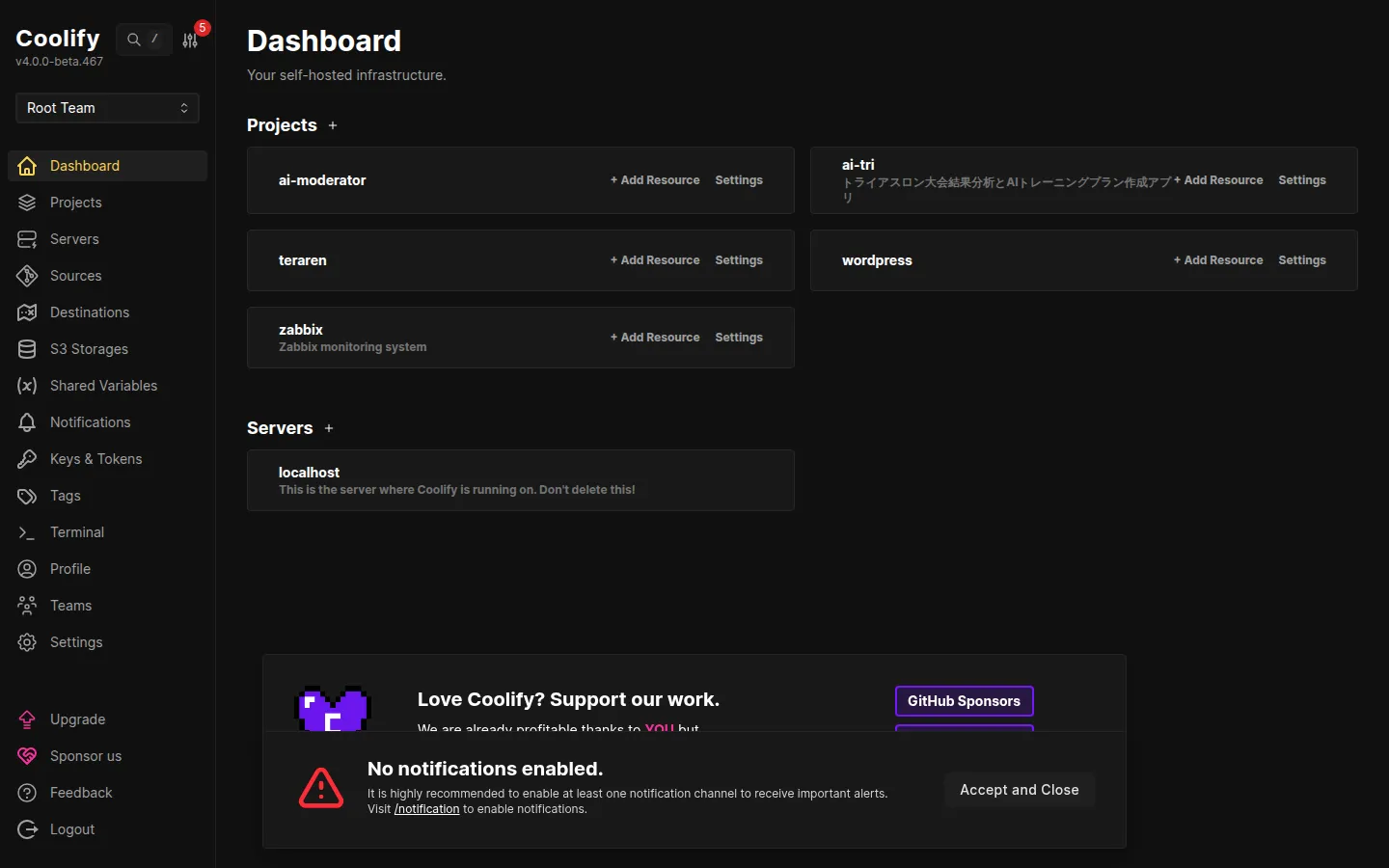 Coolifyのダッシュボード。5つのプロジェクト(ai-moderator、ai-tri、teraren、wordpress、zabbix)と1台のlocalhostサーバが表示されている