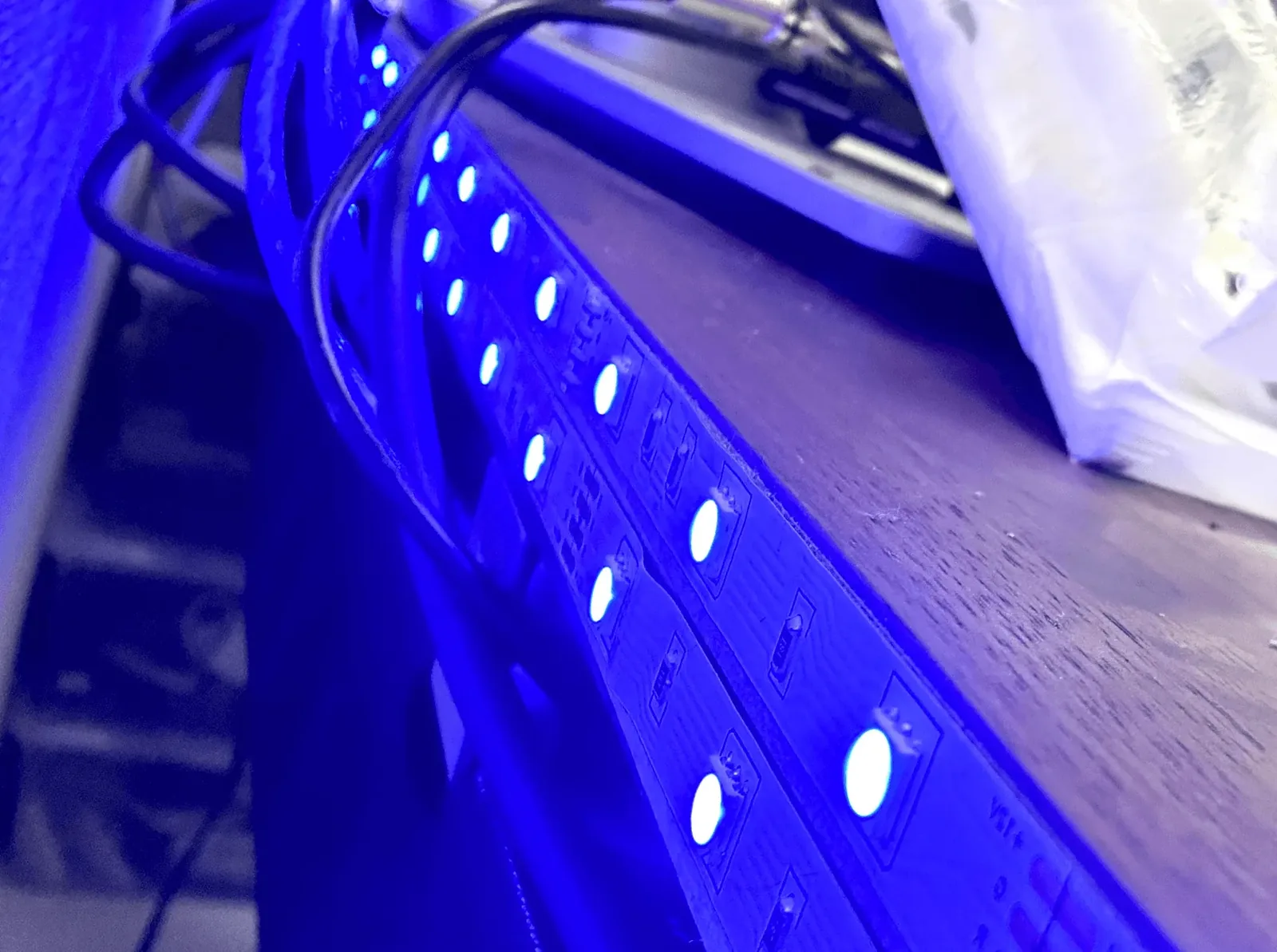 LED照明の色見本