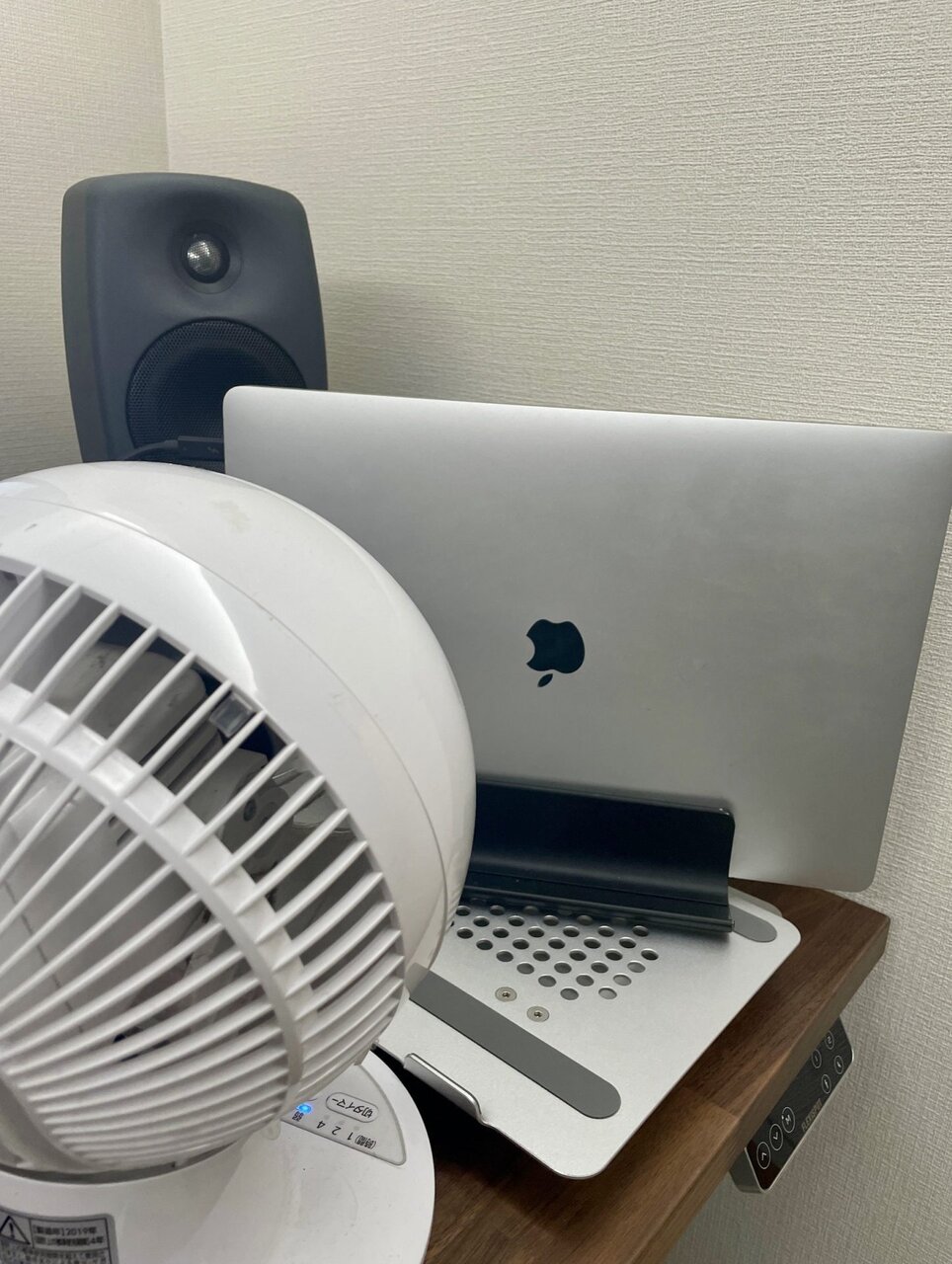 外部ファンによる冷却構成