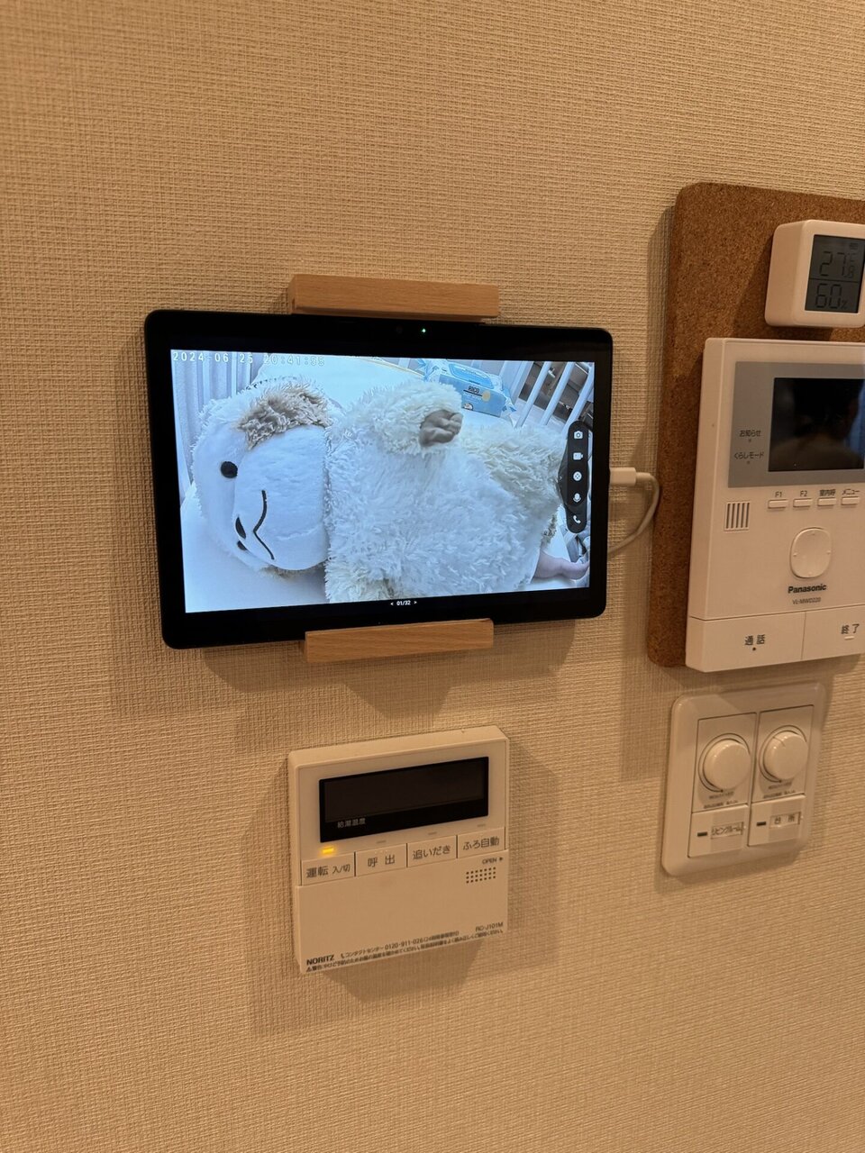 壁掛けタブレットでストリーム表示