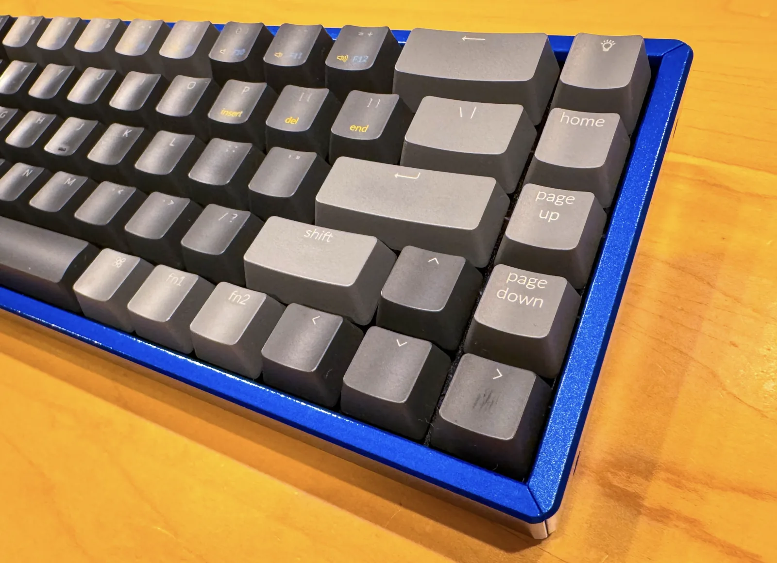 WRブルーマイカで塗装したKeychron K6のフレーム